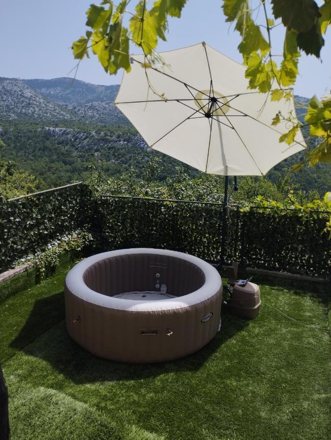 Holiday Home Carevic Gornja Brela エクステリア 写真